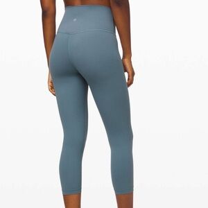 Lululemon Athletica Women’s Align High Rise Cropped Blue Gray Leggings size 4